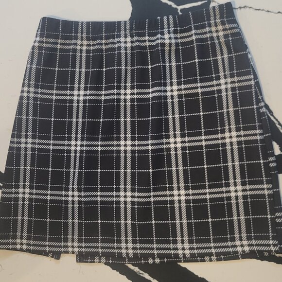 Mini plaid skirt - Picture 2 of 2